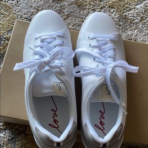 Ellen Degeneres tennis shoes